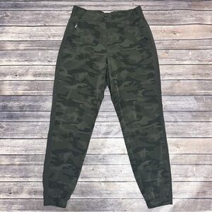 Athleta Green Camo Brooklyn Textured Lined Elastic Waistband Jogger Pants 4